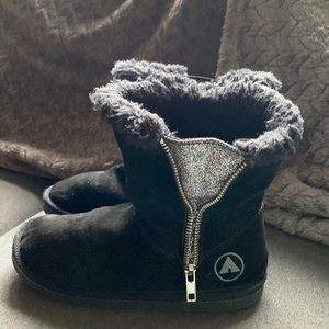 Little Girls Black Air Walk Fuzzy Boots 12